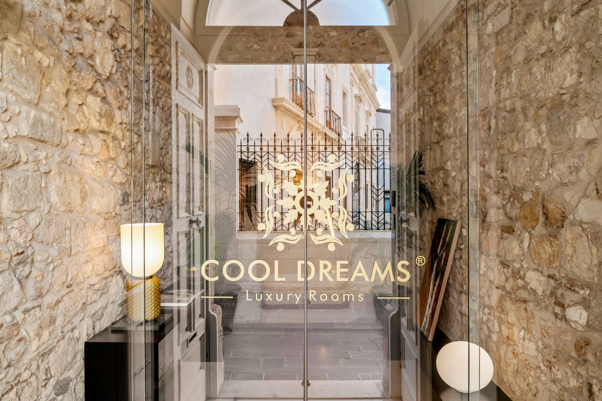 L’ingresso di COOL DREAMS a Ortigia, Siracusa